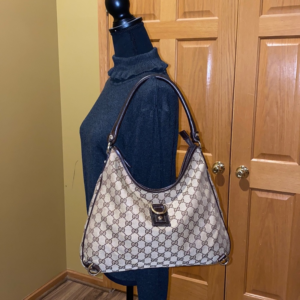 💯 % authentic Gucci shoulder bag